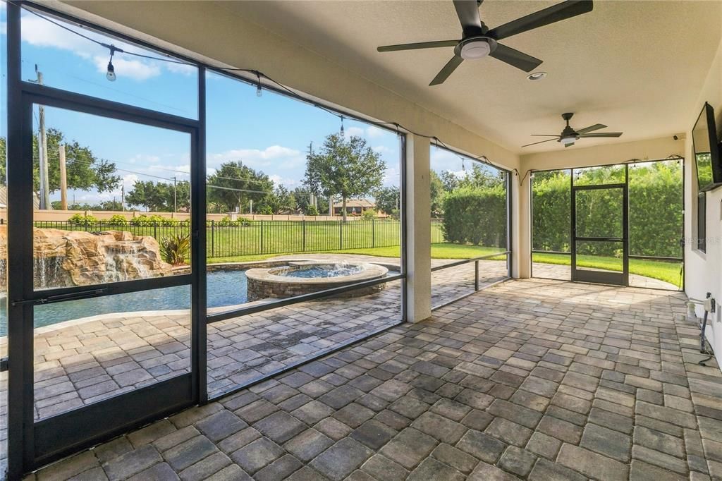 En Venta: $1,365,000 (6 camas, 4 baños, 5051 Pies cuadrados)