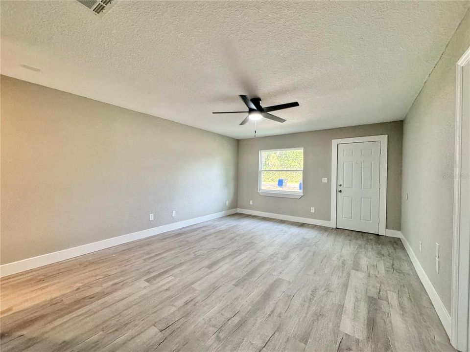 For Rent: $1,495 (2 beds, 1 baths, 1200 Square Feet)