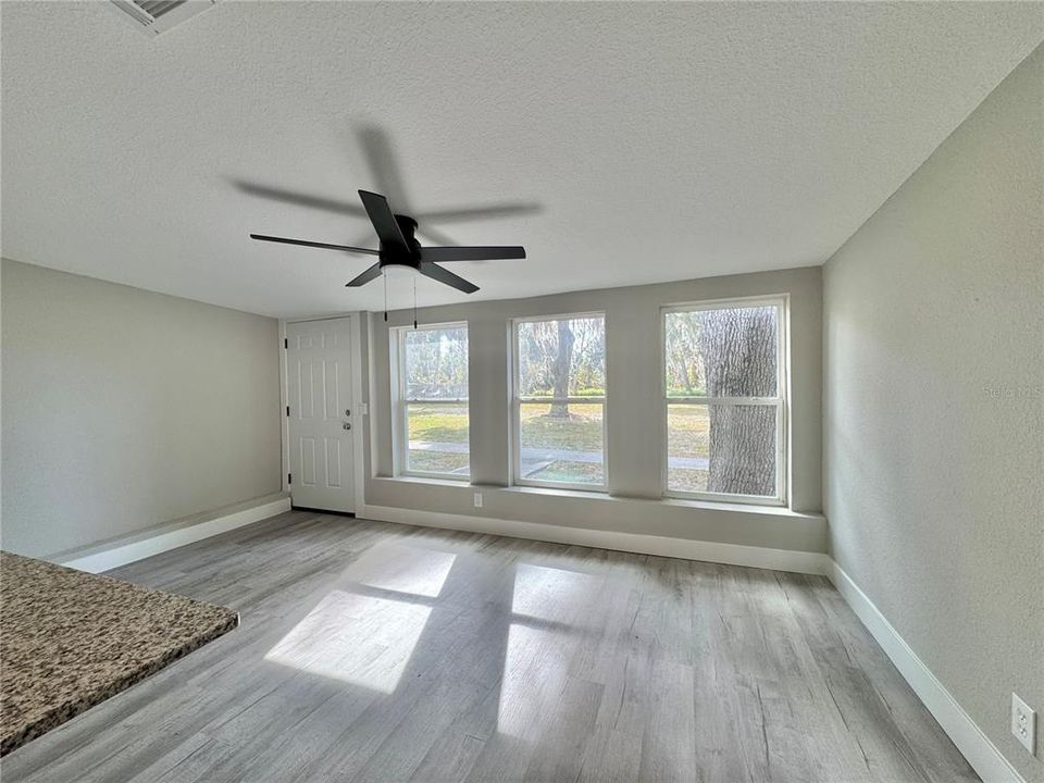 For Rent: $1,495 (2 beds, 1 baths, 1200 Square Feet)