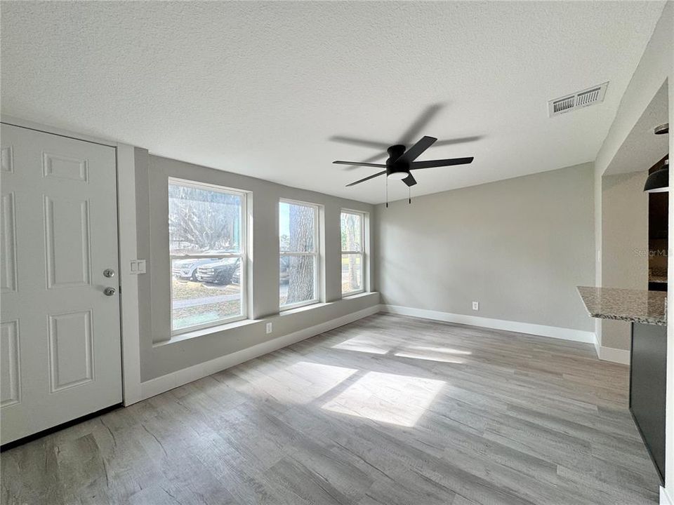 For Rent: $1,495 (2 beds, 1 baths, 1200 Square Feet)