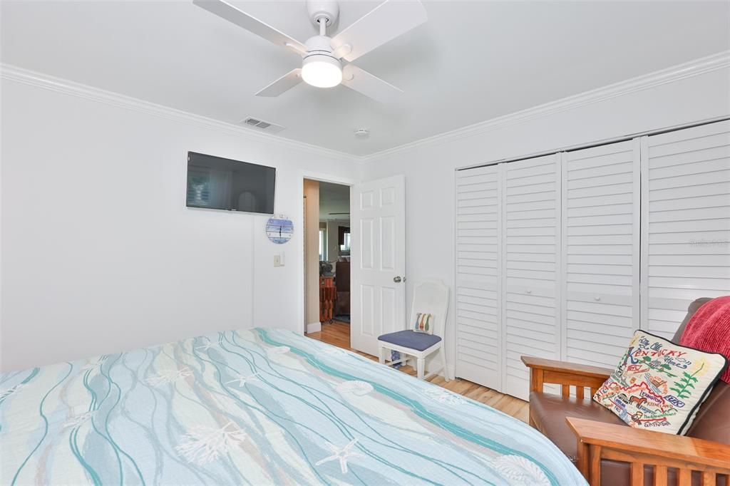 For Sale: $190,000 (2 beds, 2 baths, 1099 Square Feet)