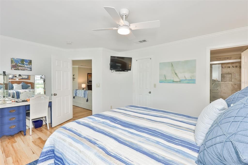 For Sale: $190,000 (2 beds, 2 baths, 1099 Square Feet)