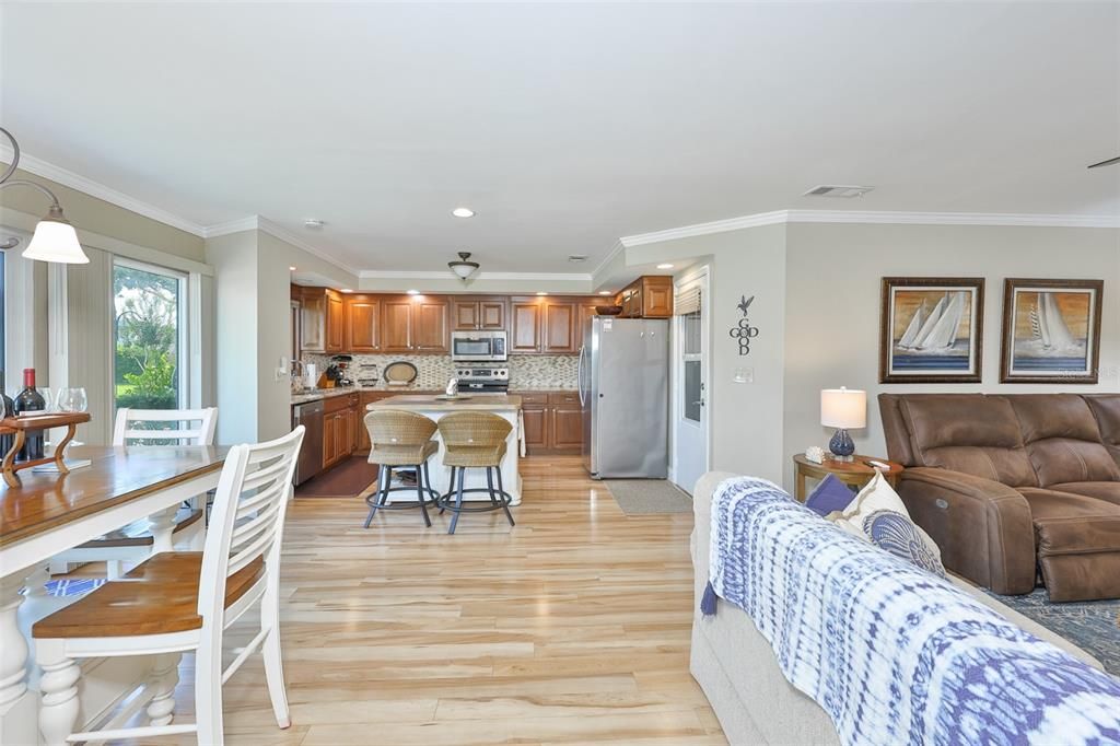 For Sale: $190,000 (2 beds, 2 baths, 1099 Square Feet)