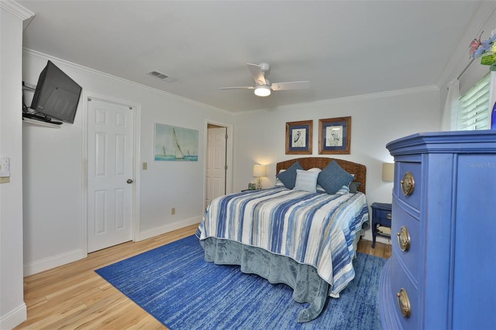 For Sale: $190,000 (2 beds, 2 baths, 1099 Square Feet)