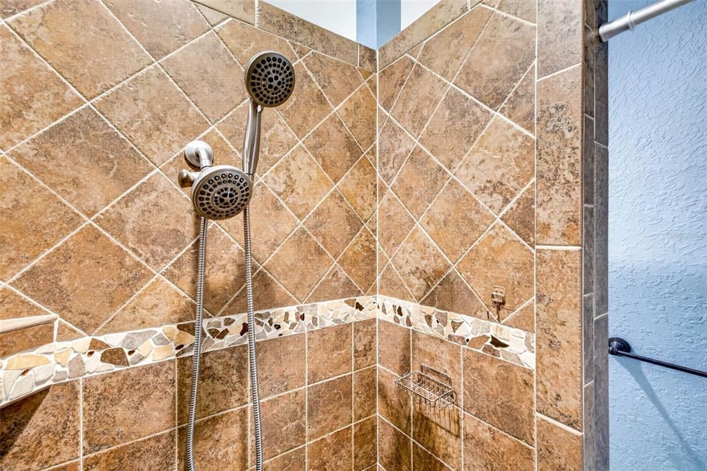 For Sale: $699,900 (5 beds, 4 baths, 3188 Square Feet)