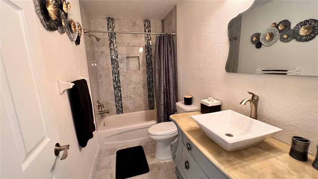 For Rent: $2,500 (2 beds, 2 baths, 1394 Square Feet)