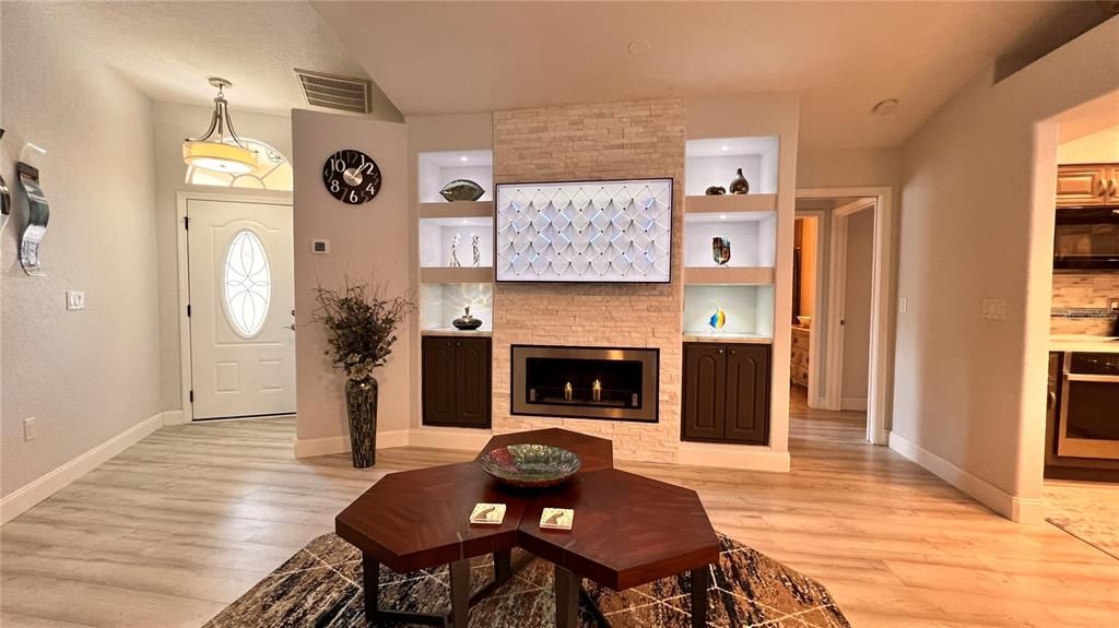 For Rent: $2,500 (2 beds, 2 baths, 1394 Square Feet)