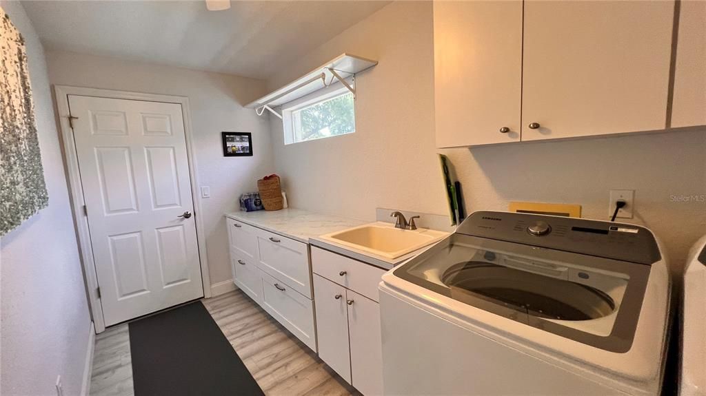 For Rent: $2,500 (2 beds, 2 baths, 1394 Square Feet)