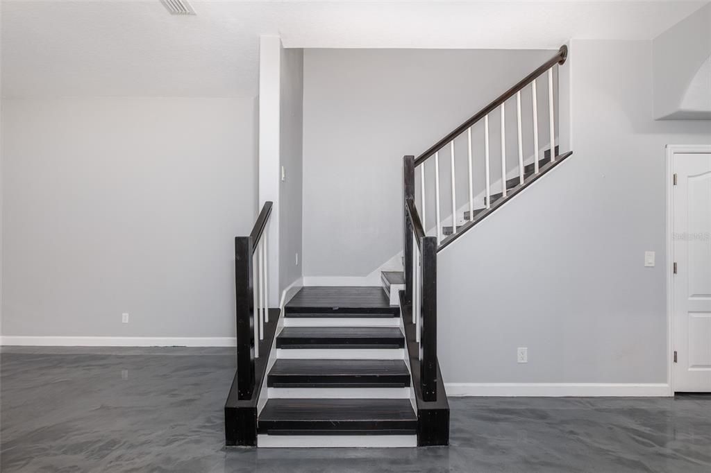 For Sale: $375,000 (3 beds, 2 baths, 1900 Square Feet)