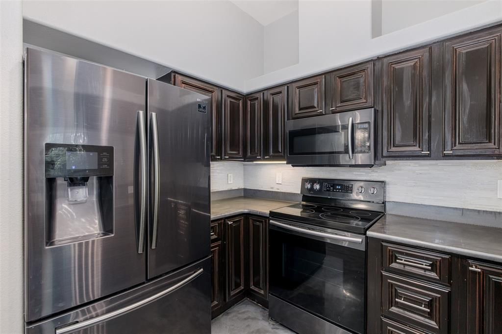 For Sale: $375,000 (3 beds, 2 baths, 1900 Square Feet)