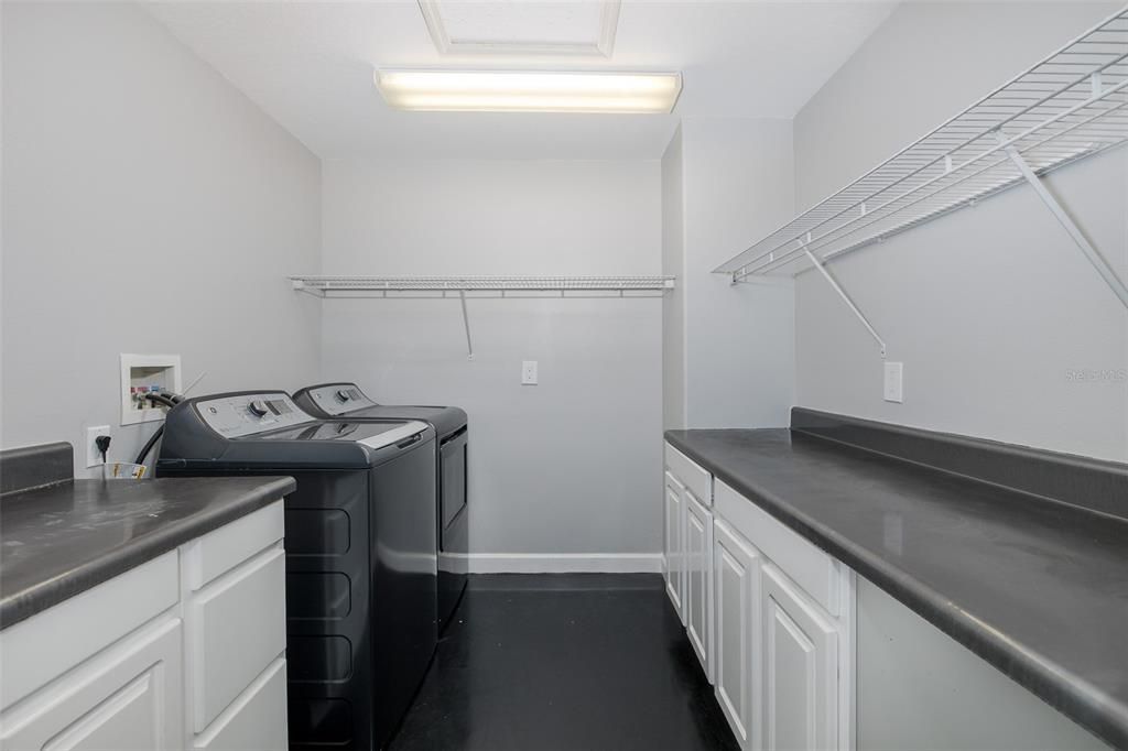 For Sale: $375,000 (3 beds, 2 baths, 1900 Square Feet)