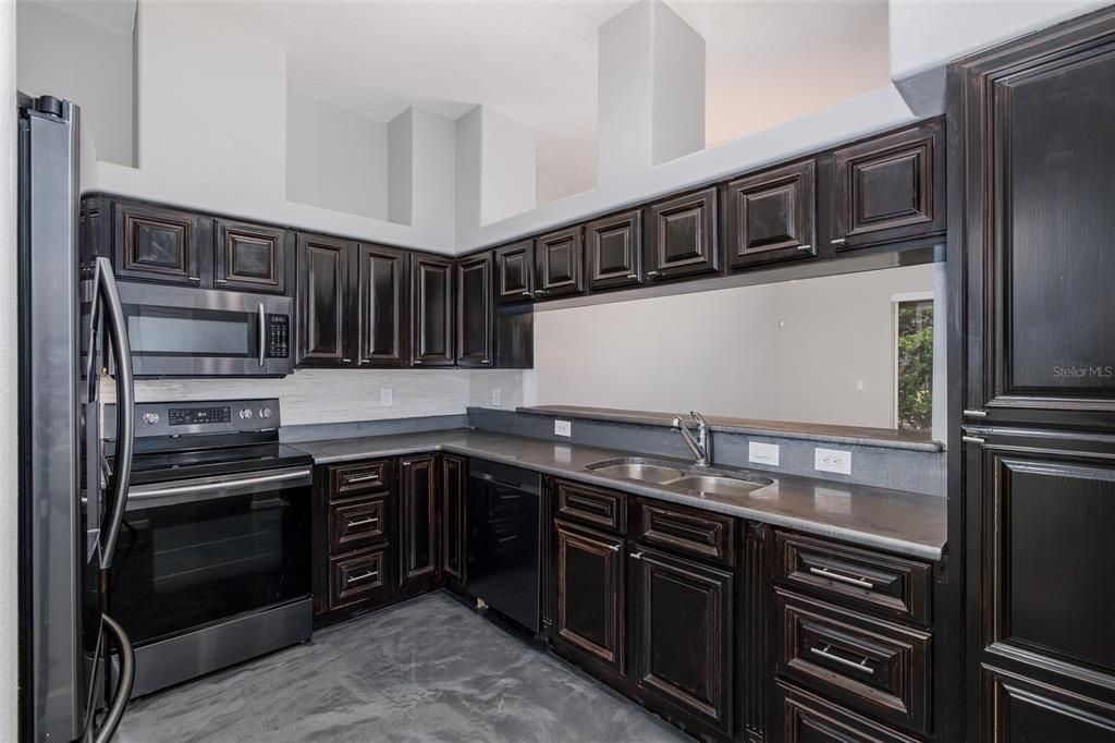 For Sale: $375,000 (3 beds, 2 baths, 1900 Square Feet)