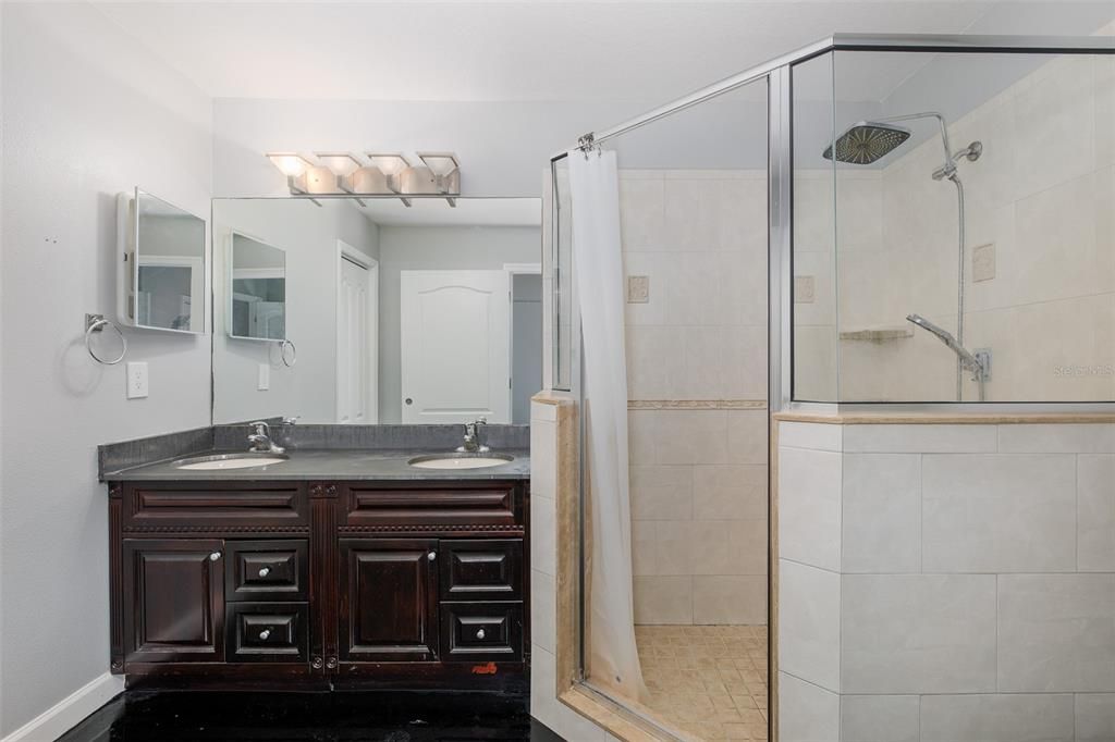 For Sale: $375,000 (3 beds, 2 baths, 1900 Square Feet)