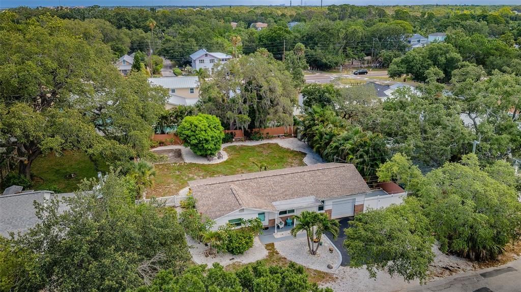 For Sale: $465,000 (2 beds, 2 baths, 964 Square Feet)