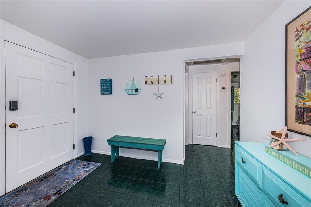 For Sale: $465,000 (2 beds, 2 baths, 964 Square Feet)