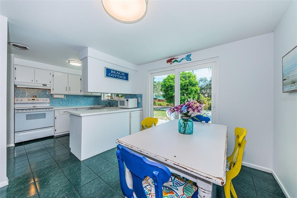 For Sale: $465,000 (2 beds, 2 baths, 964 Square Feet)