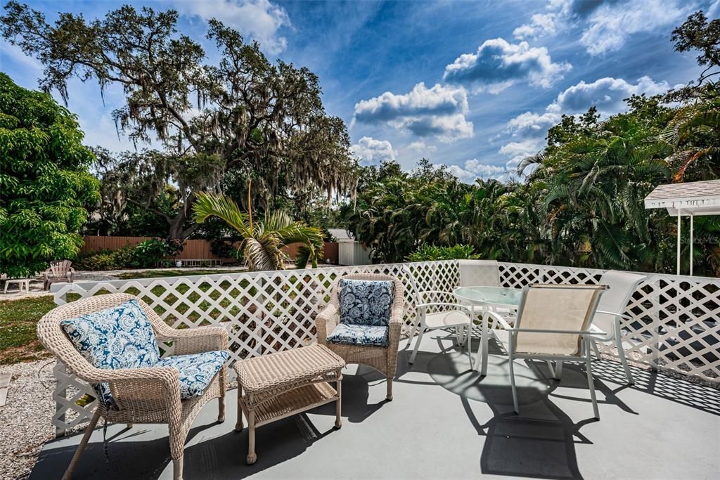 For Sale: $465,000 (2 beds, 2 baths, 964 Square Feet)