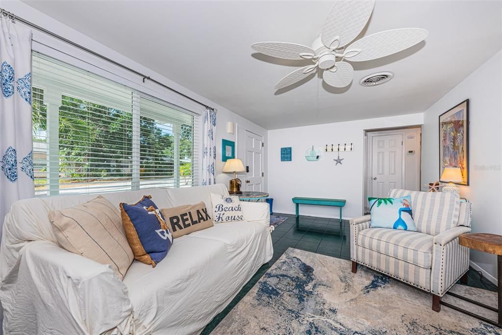 For Sale: $465,000 (2 beds, 2 baths, 964 Square Feet)