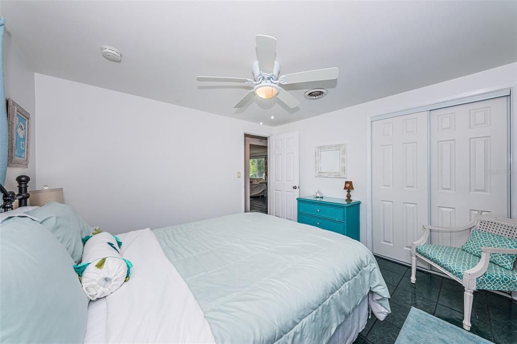 For Sale: $465,000 (2 beds, 2 baths, 964 Square Feet)