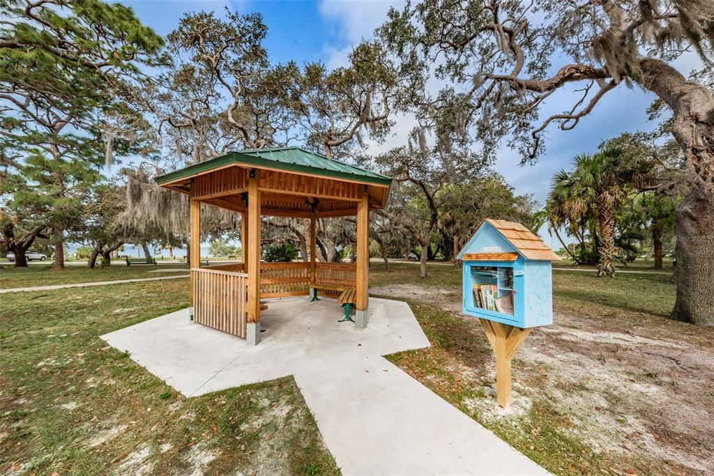 For Sale: $465,000 (2 beds, 2 baths, 964 Square Feet)