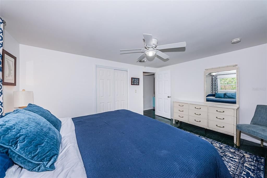 For Sale: $465,000 (2 beds, 2 baths, 964 Square Feet)