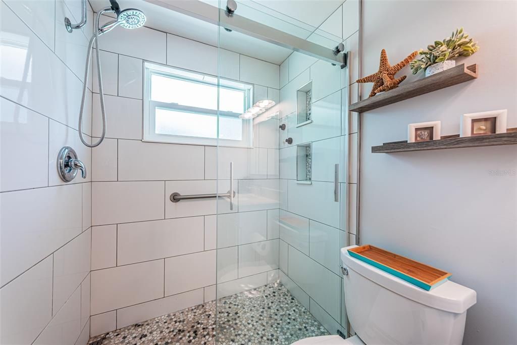 For Sale: $465,000 (2 beds, 2 baths, 964 Square Feet)