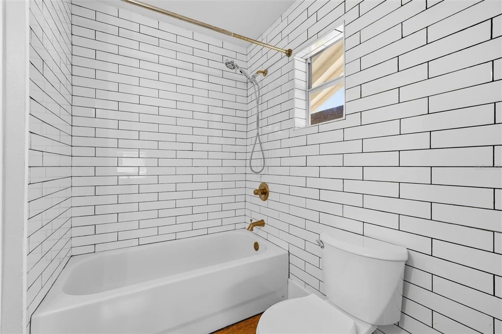 En Venta: $998,000 (6 camas, 5 baños, 2713 Pies cuadrados)