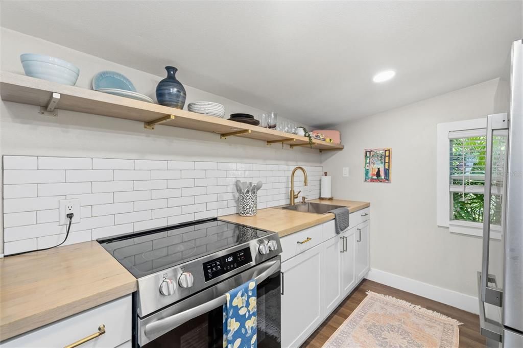 En Venta: $998,000 (6 camas, 5 baños, 2713 Pies cuadrados)