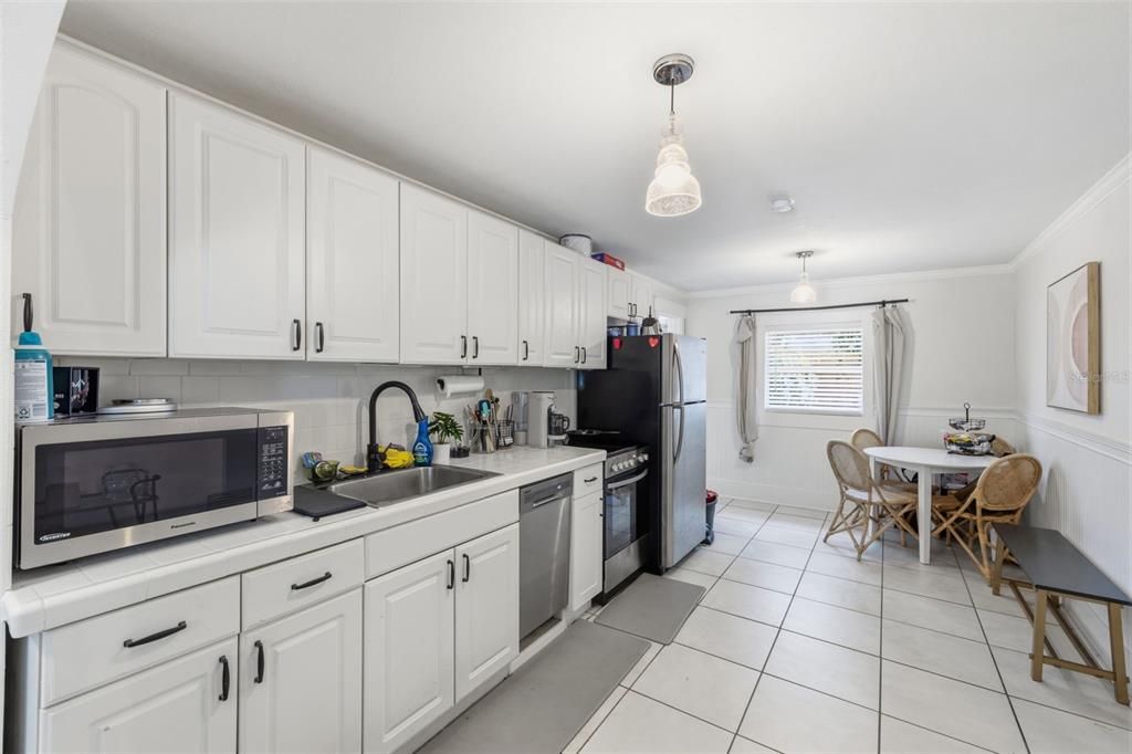 En Venta: $998,000 (6 camas, 5 baños, 2713 Pies cuadrados)