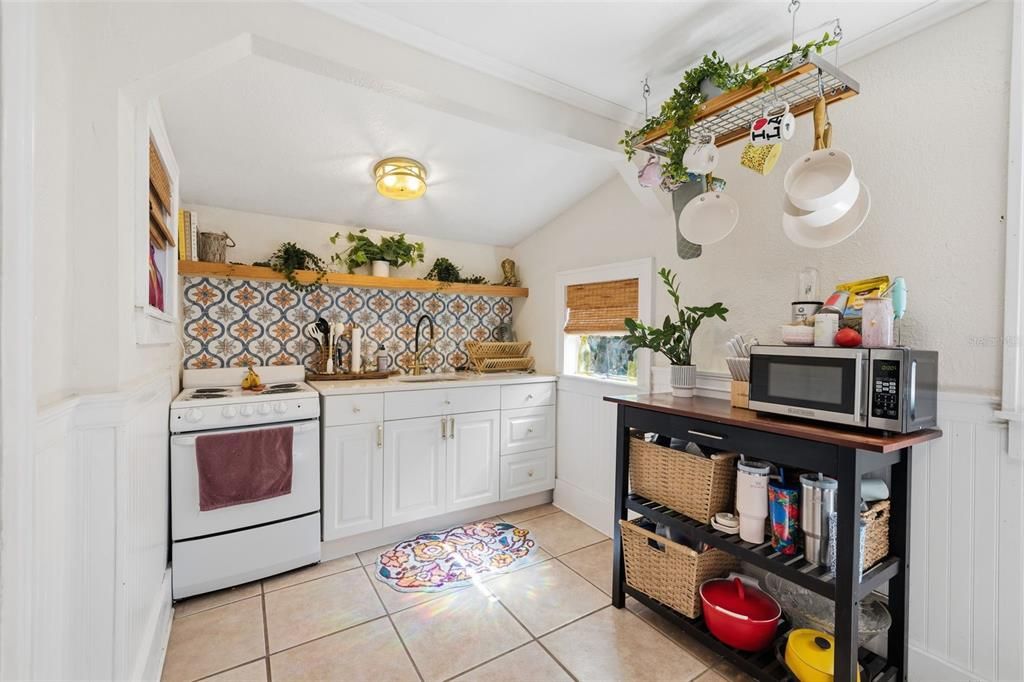 En Venta: $998,000 (6 camas, 5 baños, 2713 Pies cuadrados)