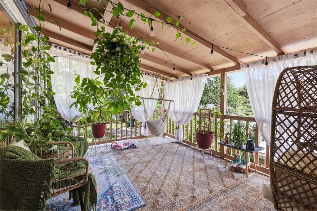 En Venta: $998,000 (6 camas, 5 baños, 2713 Pies cuadrados)