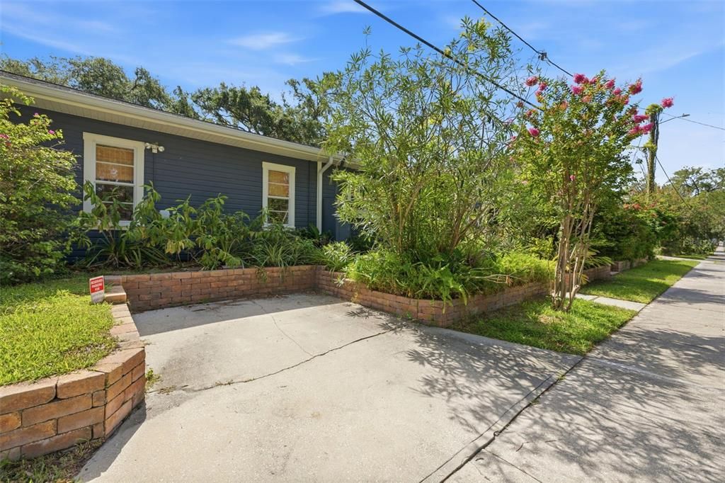 En Venta: $998,000 (6 camas, 5 baños, 2713 Pies cuadrados)