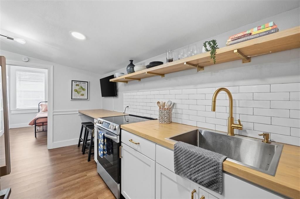 En Venta: $998,000 (6 camas, 5 baños, 2713 Pies cuadrados)
