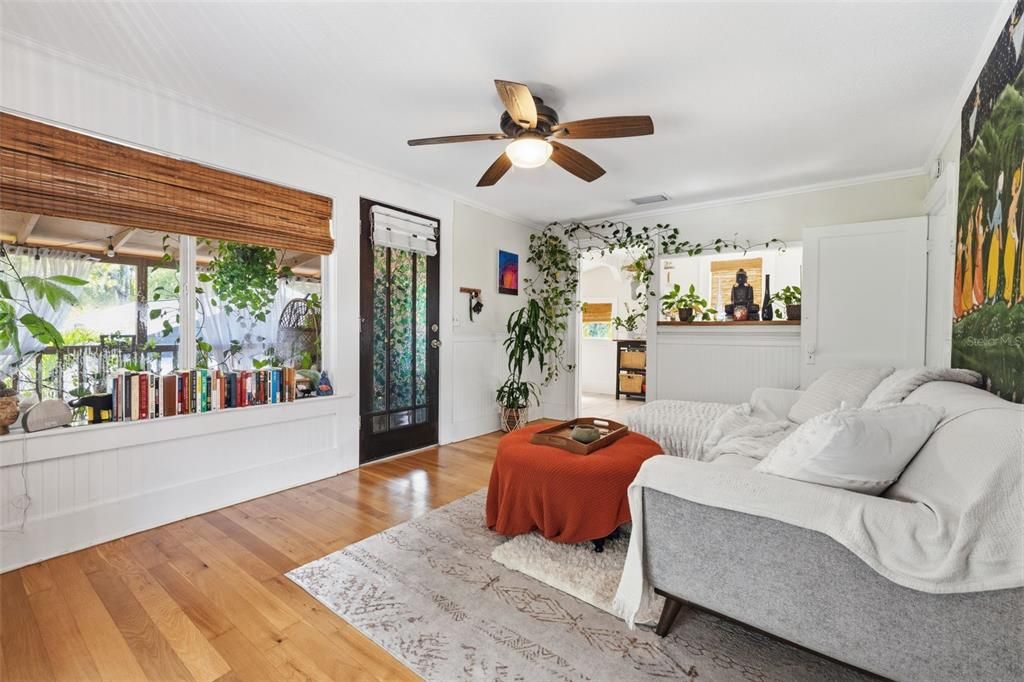 En Venta: $998,000 (6 camas, 5 baños, 2713 Pies cuadrados)