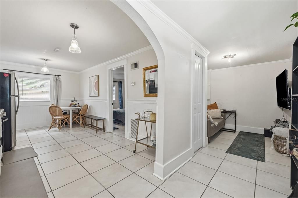 En Venta: $998,000 (6 camas, 5 baños, 2713 Pies cuadrados)