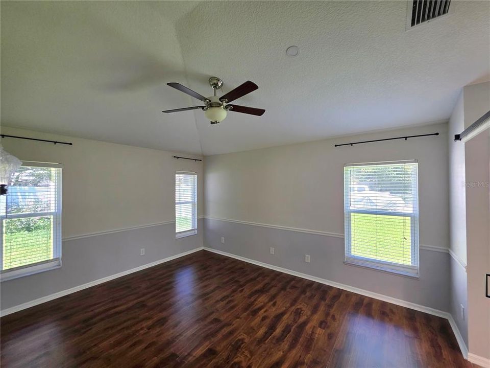 For Rent: $2,500 (4 beds, 2 baths, 1864 Square Feet)