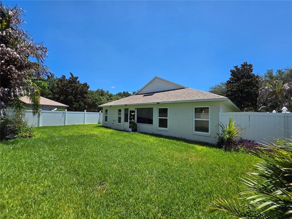 For Rent: $2,500 (4 beds, 2 baths, 1864 Square Feet)