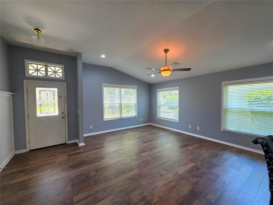 For Rent: $2,500 (4 beds, 2 baths, 1864 Square Feet)