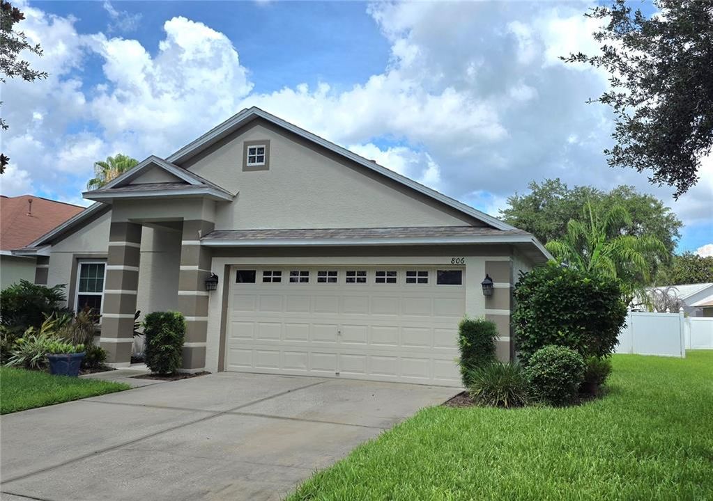 For Rent: $2,500 (4 beds, 2 baths, 1864 Square Feet)