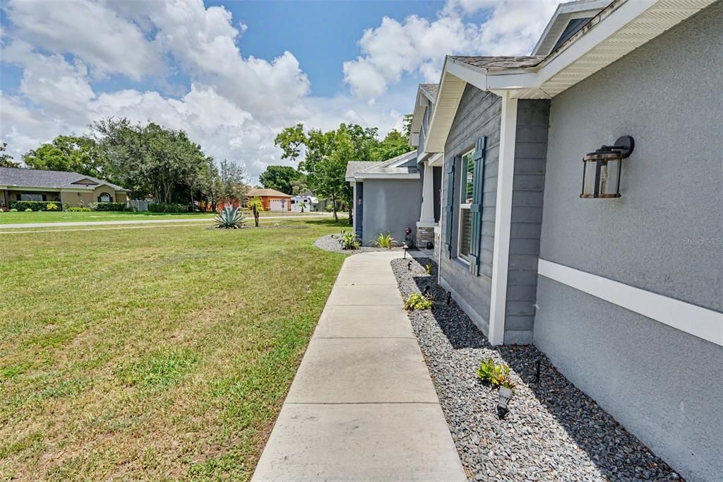 For Sale: $600,000 (3 beds, 3 baths, 2016 Square Feet)