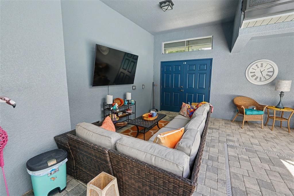 For Sale: $600,000 (3 beds, 3 baths, 2016 Square Feet)
