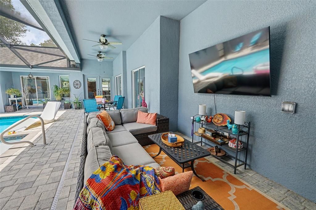 For Sale: $600,000 (3 beds, 3 baths, 2016 Square Feet)