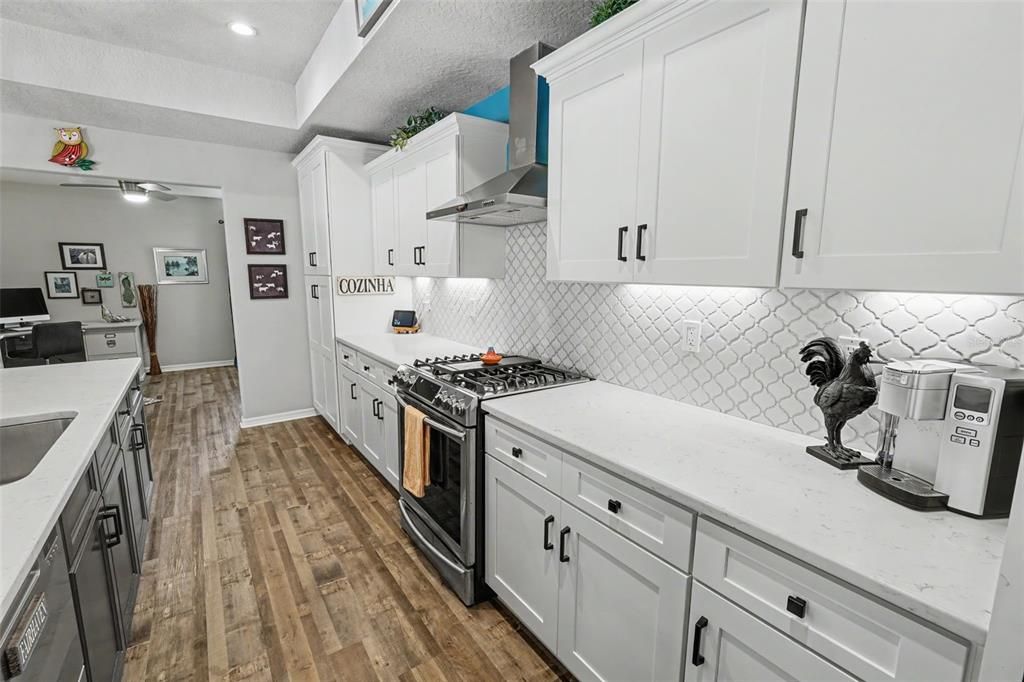 For Sale: $600,000 (3 beds, 3 baths, 2016 Square Feet)