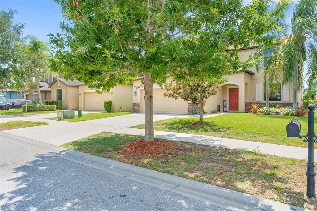 For Sale: $449,900 (6 beds, 3 baths, 2683 Square Feet)