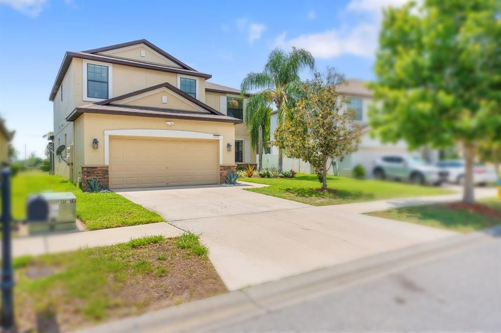 For Sale: $449,900 (6 beds, 3 baths, 2683 Square Feet)
