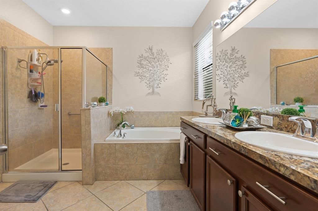 For Sale: $449,900 (6 beds, 3 baths, 2683 Square Feet)