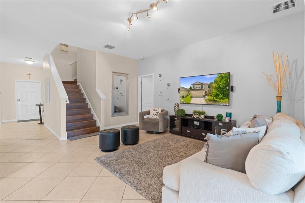 For Sale: $449,900 (6 beds, 3 baths, 2683 Square Feet)