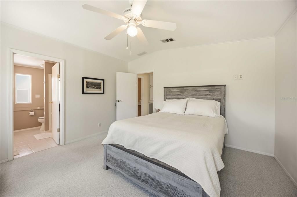 For Sale: $164,900 (2 beds, 2 baths, 1232 Square Feet)