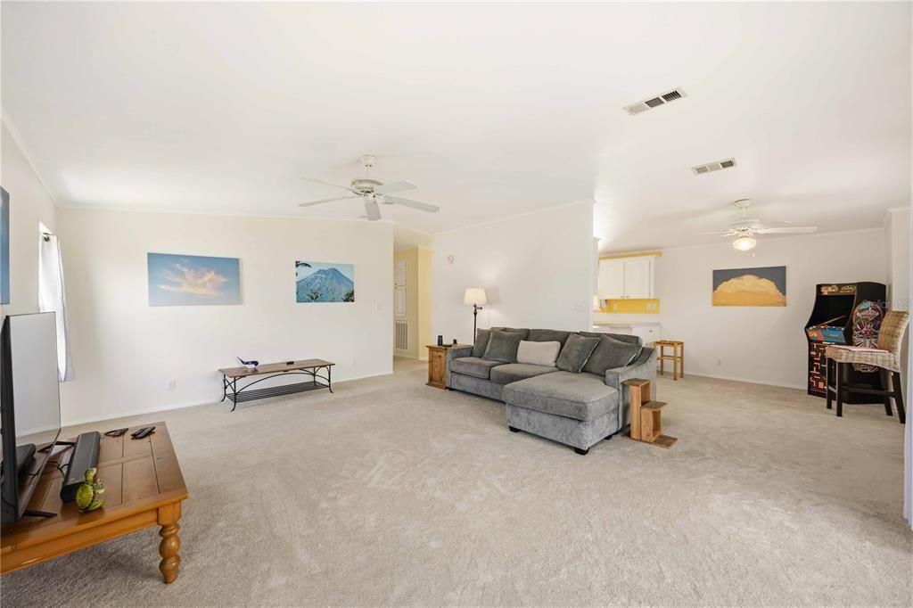 For Sale: $164,900 (2 beds, 2 baths, 1232 Square Feet)