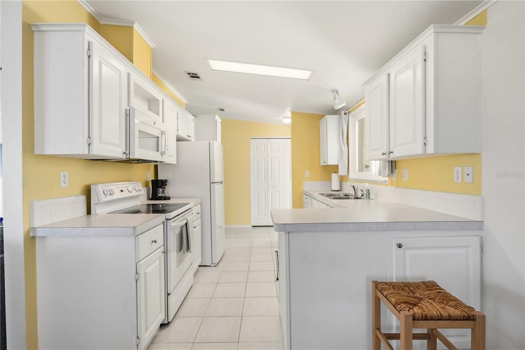 For Sale: $164,900 (2 beds, 2 baths, 1232 Square Feet)